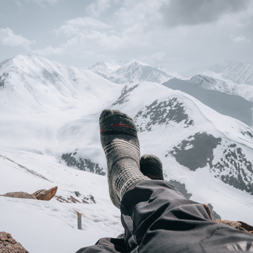 Space-dyeing Medium Weight Crew Hiking Socks